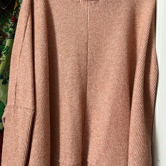 ✨Sweater✨ - Picture 2 of 2